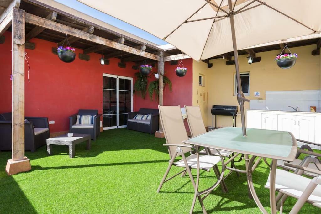 Villa Blanca Tenerife - Private Rooms - Terrace And Bbq, 5 Minutes From The Beach And Airport ซานอิซิโตร ภายนอก รูปภาพ